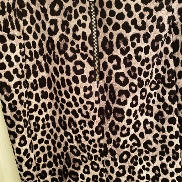 Sexy Michael Kors leopard skirt for the vamp in you! - Picture 2 of 3